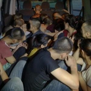 26 người Việt Nam bị lèn chặt trong khoang xe và bỏ đói khi vượt biên từ CHXHCN Việt Nam sang Đức.